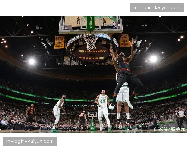 凯尔特人逆转雷霆靠防守调整,下半场夹击亚历山大切断传球路线 凯尔特人逆转雷霆靠防守调整,下半场夹击亚历山大切断传球路线